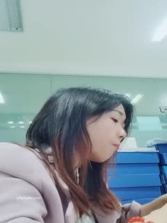 清纯小野喵]在外资公司上班美丽小姐姐~上班偷偷直播!~！！✨✨✨--无声音时是主播关的，怕泄露公司机密_20220525_144102