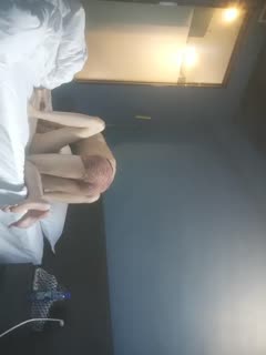 [69口嗨哥]，泡良达人，把19岁学生妹灌醉，网约车上手就不老实，酒店抠逼内射1