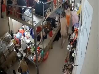 黑客破解网络摄像头偷拍❤️富豪K小姐宿舍，几个身材火辣的姐姐洗完澡全身赤裸擦护肤露