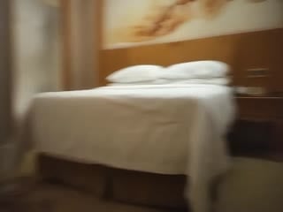 [探花约良家]，丸子头，黑框眼镜，知性小白领，近距离拍逼逼，花式啪啪这一夜过得041131第01集