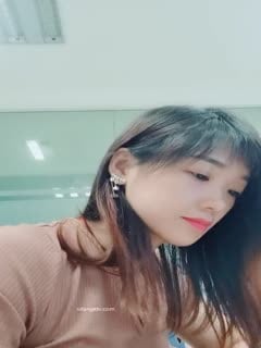 清纯小野喵]在外资公司上班美丽小姐姐~上班偷偷直播!~！！✨✨✨--无声音时是主播关的，怕泄露公司机密_20220531_090454第01集