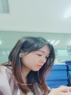 清纯小野喵]在外资公司上班美丽小姐姐~上班偷偷直播!~！！✨✨✨--无声音时是主播关的，怕泄露公司机密_20220525_144102第04集