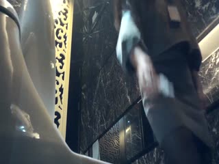 某高档K固定摄像头偷拍一群酒吧女嘘嘘