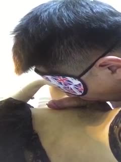 萌萌萝莉思瑶与白富美金韩雅草直男，前面吃着思瑶的乾隆棒，后面被金妖龙棒操着菊花穴 人生性福？好刺激呀~