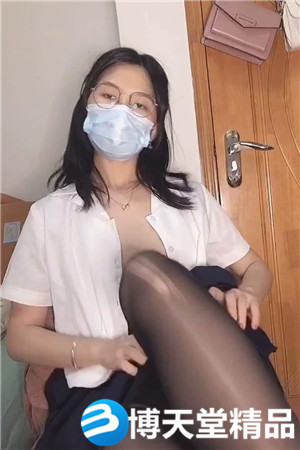 [国产剧情]可爱眼镜萌妹[绮绮子]最新各种自慰约炮土豪粉丝啪啪