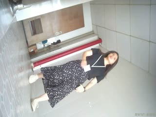 五月最新流出❤️全景厕拍[电子厂系列-收尾作品]11多角度偷拍胸口挂牌牌的主管下面流出白色液体