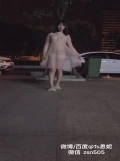 国产系列肤白貌美的张思妮第14部 夜晚带个直男大街上全裸露出 兴致来了行人道上直接坐啪值得一看