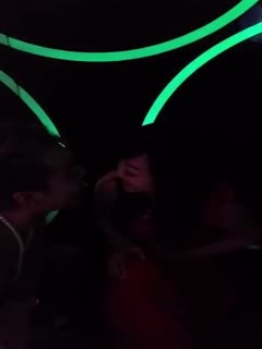 国产众多无聊到K玩鸭子，当鸭子真是毁三观啊，鸭子要跟人妖舌吻！！