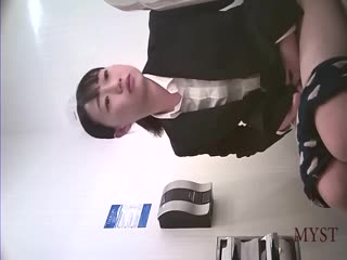 [厕拍新品]高端写字楼女厕偷拍，都是丝袜制服小姐姐们[高清无水原版]1