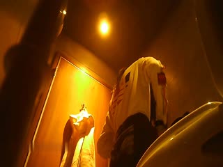 《精品厕拍》❤️6月新流出宝马会K厕拍几个漂亮美女撅着尿尿