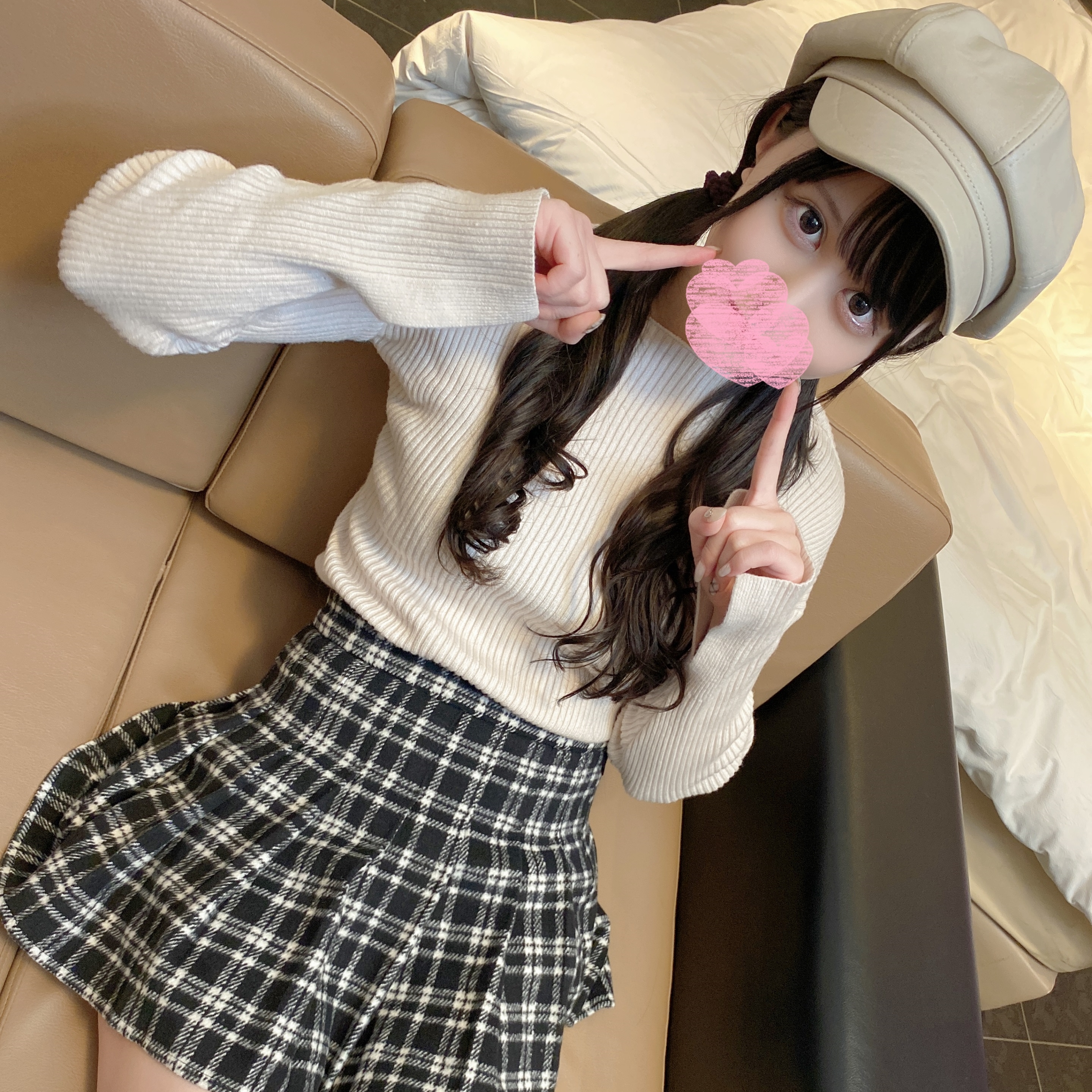 FC2-3299193 [容姿端麗#顔晒し]仲良くなった色白くびれスレンダーのコンビニ店員の女の子に個人-cd2