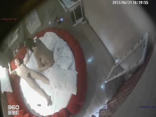 [360水滴TP]稀有私享台精选-年轻情侣开房做爱，学生装长腿身材极品连续啪啪几次，角度观感极佳，对白清晰