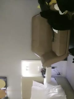 [雀儿漫天飞]约了个高颜值白衣长腿妹子，沙发上骑乘抽插猛操几下就高潮，很是诱惑喜欢不要错过