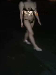 《硬核✅精品★重磅✅分享》推特极品长腿大奶NTR绿帽淫妻控[阿崩]会员福利私拍各种公共场合LC001第01集