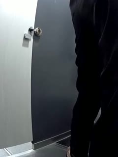 外站流出写字楼女厕洗手盆下偷放摄像头偷拍美女嘘嘘有几个美眉下面毛很多看着就让人兴奋