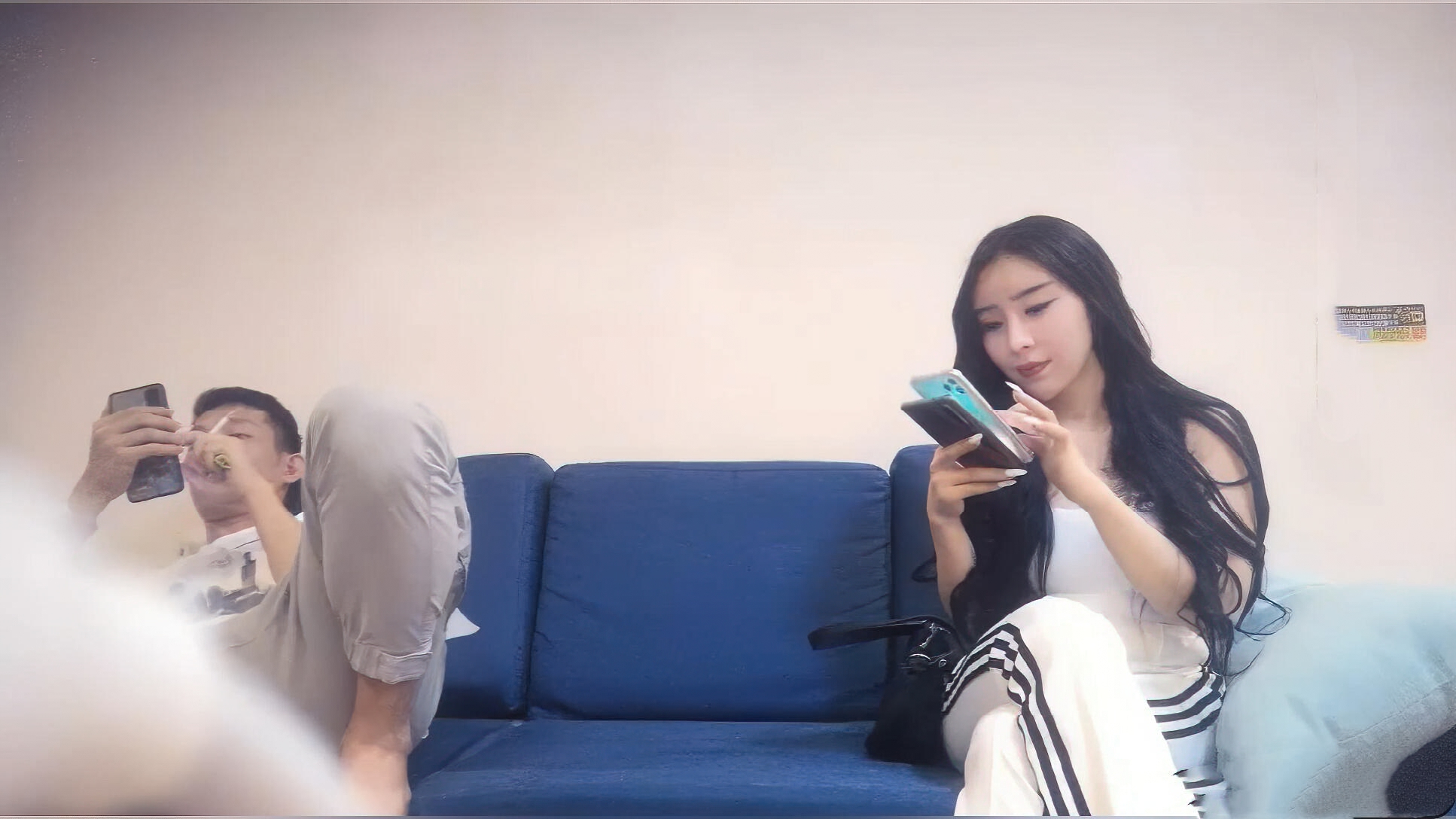 [探花系列]鸭哥侦探约了个性感白衣妹子