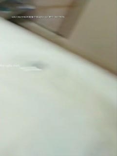 [小野猫啊]车上跳蛋户外撒尿，约人开房啪啪，直播完想要钱被举报给派出所，被审问得痛哭流涕