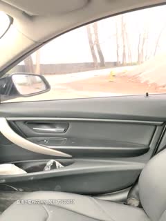 [野战正规军]户外直播空楼啪啪，跑道上露逼回车上口口骑乘车震，很是诱惑喜欢不要错过