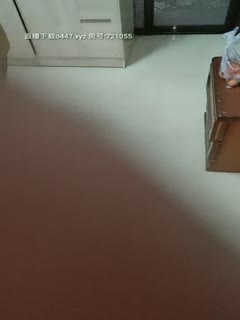 2020.2.24[乡村偷情故事]河南农村小伙跟邻居媳妇的风流韵事，深夜墙下相约私会，进门迫不及待脱裤掰穴水超多，后入大白臀