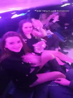 [重磅推荐] 中国小伙为俄罗斯小老婆庆生 豪车内淫乱酒会派对 2男6女回家混战多P 6位俄罗斯美妞晃花眼