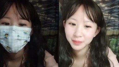 勤工俭学新途径，夜深人静宿舍直播，极品吊钟大胸，粉b跳蛋淫液汪汪