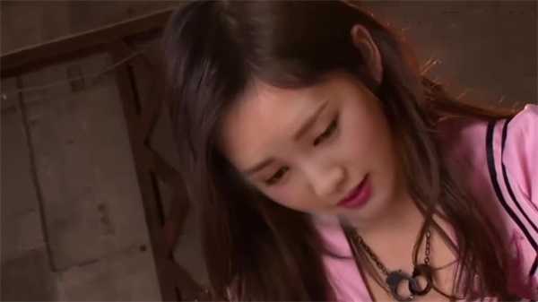 AI-李一桐-粉色诱