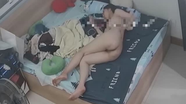 出租屋监控偷拍