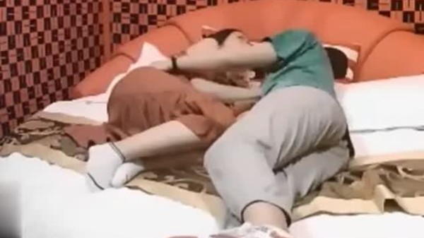 偷拍小情侣上旅馆疯狂